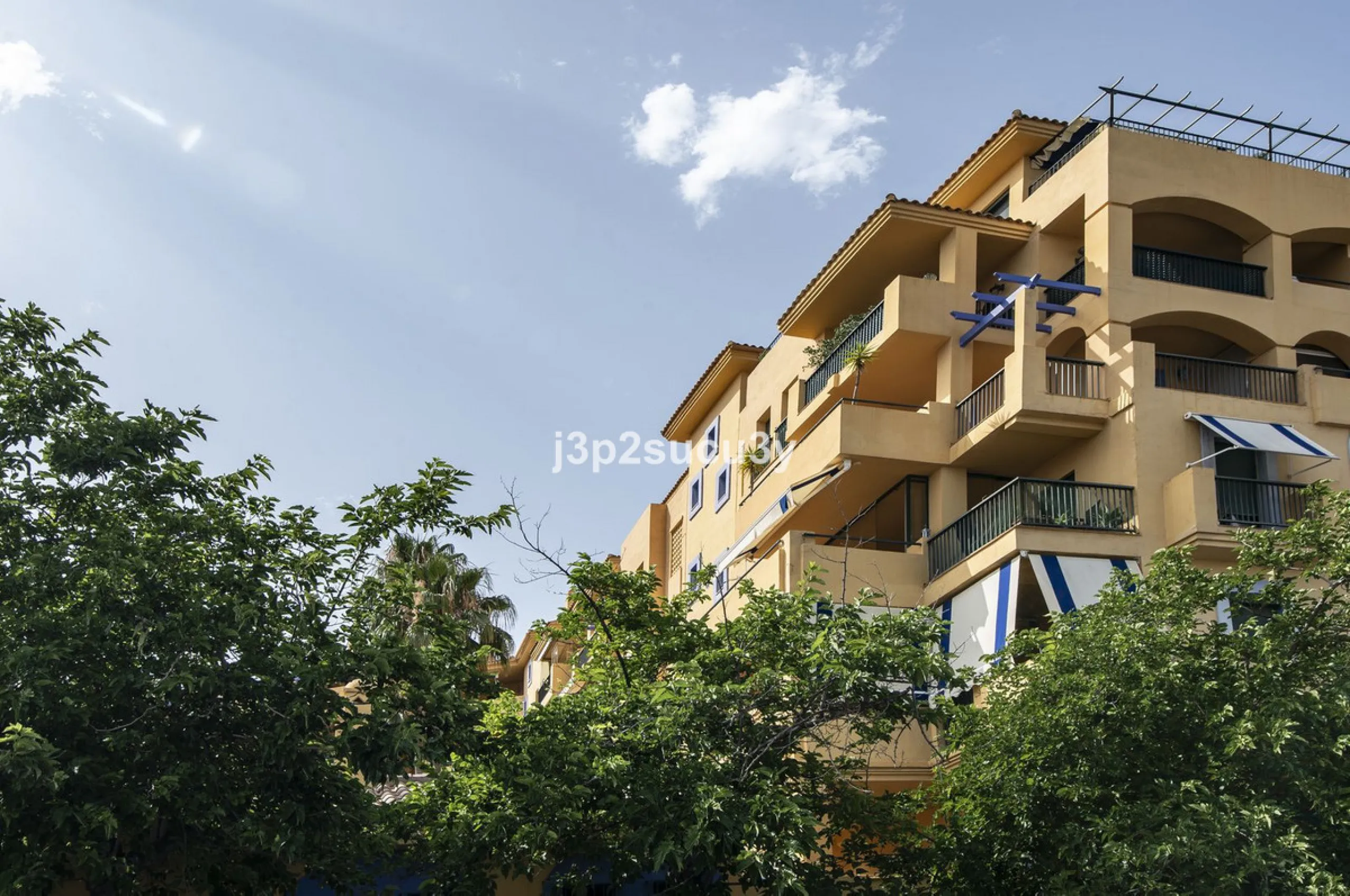 San Pedro de Alcántara: 'Los Almendros', a gated complex that combines elegance, security and quality of life.