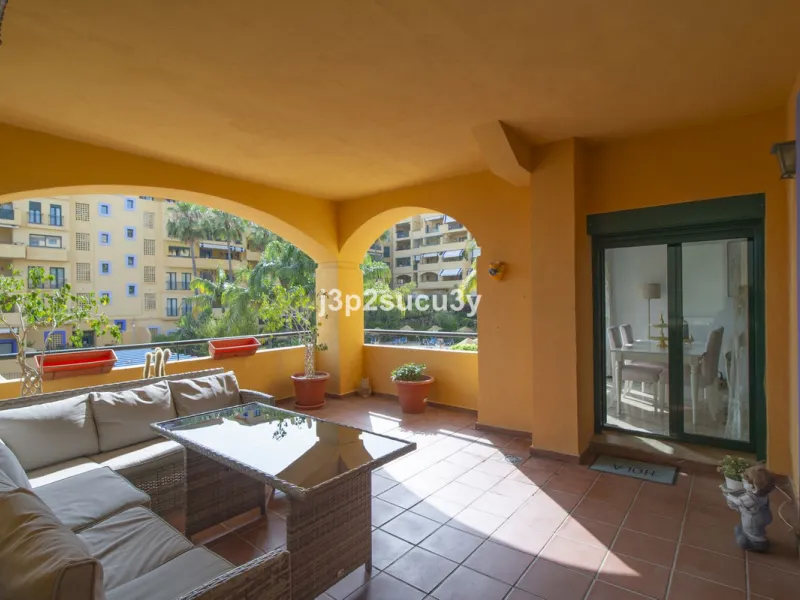 San Pedro de Alcántara: 'Los Almendros', a gated complex that combines elegance, security and quality of life.