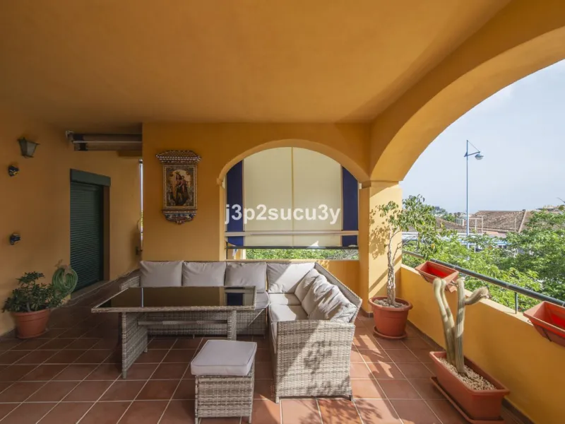 San Pedro de Alcántara: 'Los Almendros', a gated complex that combines elegance, security and quality of life.