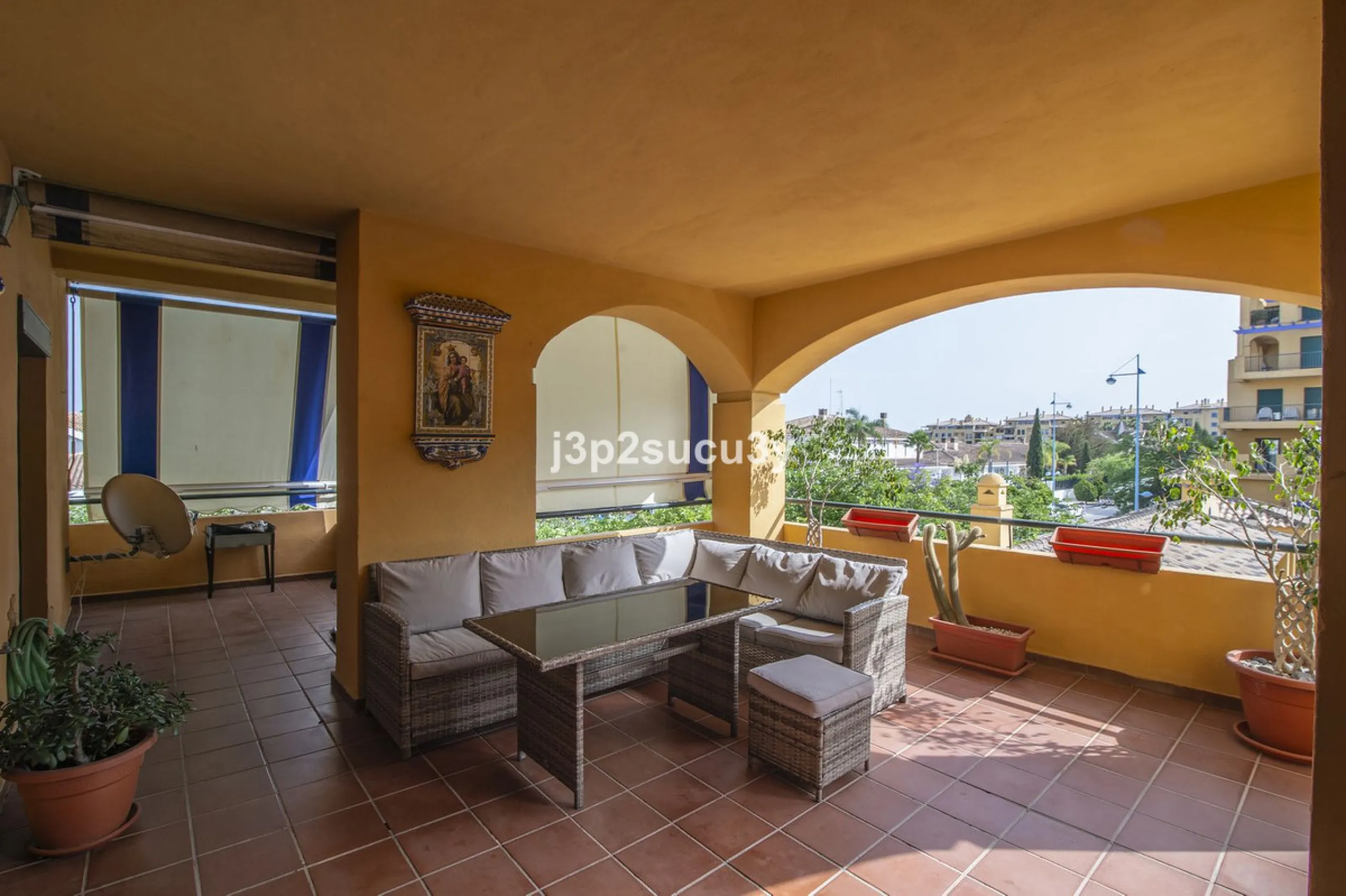 San Pedro de Alcántara: 'Los Almendros', a gated complex that combines elegance, security and quality of life.