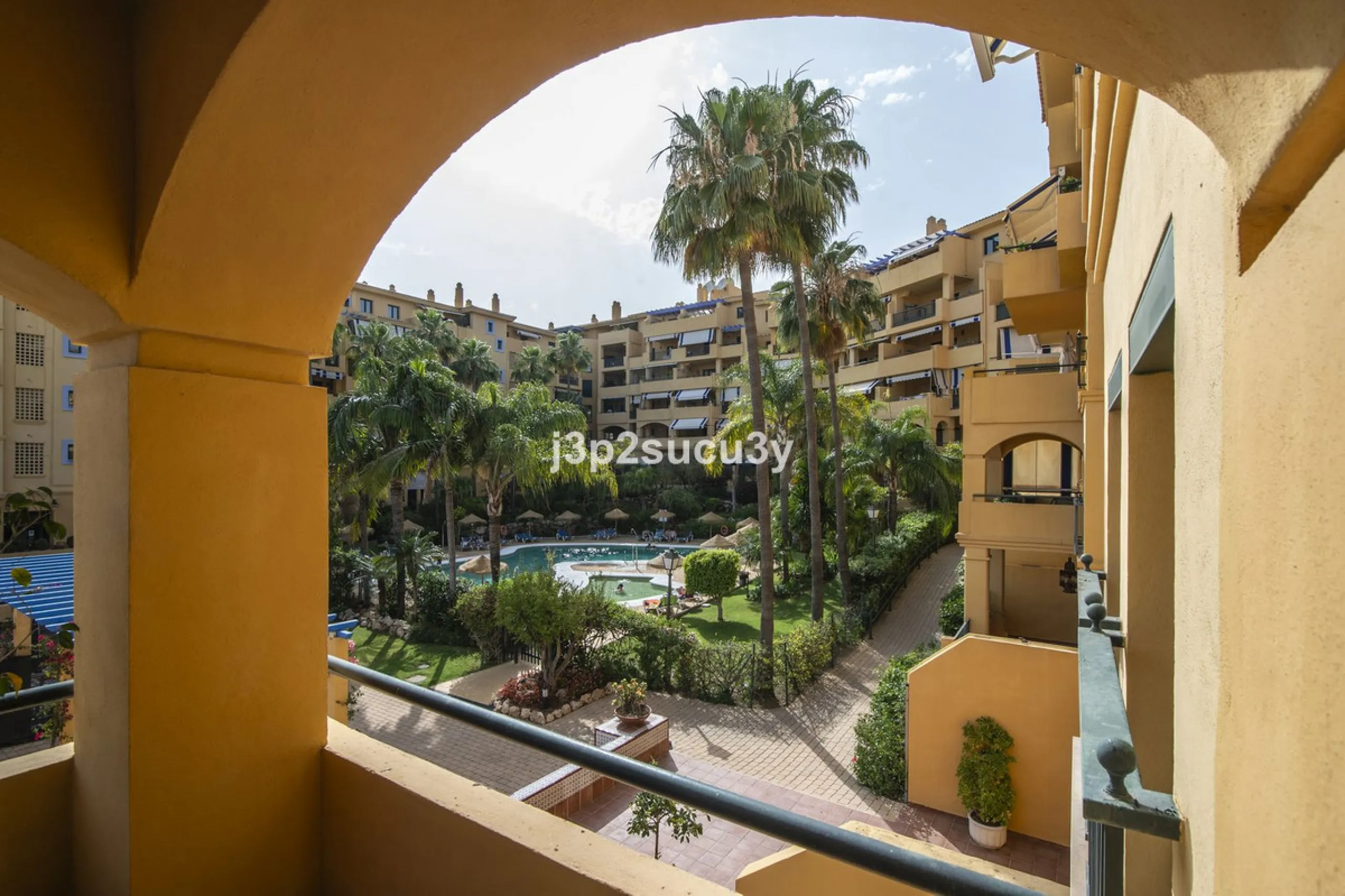 San Pedro de Alcántara: 'Los Almendros', a gated complex that combines elegance, security and quality of life.
