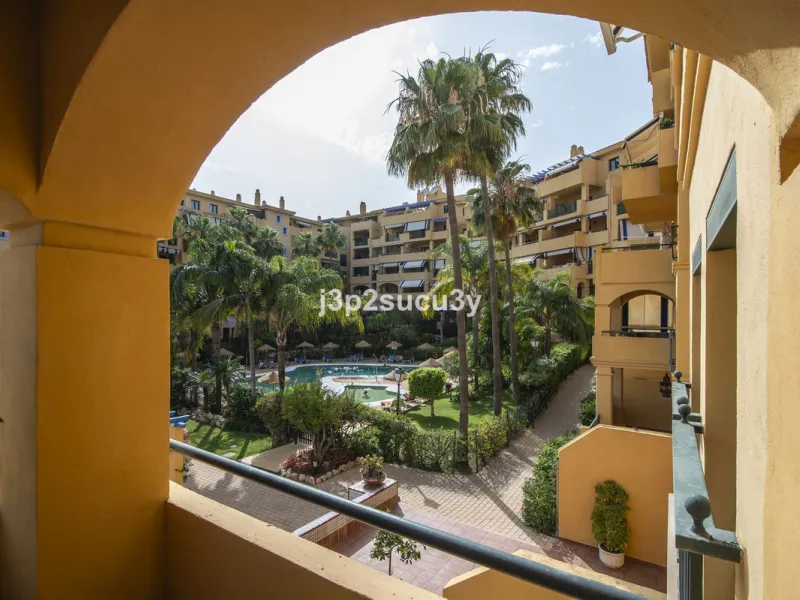 San Pedro de Alcántara: 'Los Almendros', a gated complex that combines elegance, security and quality of life.