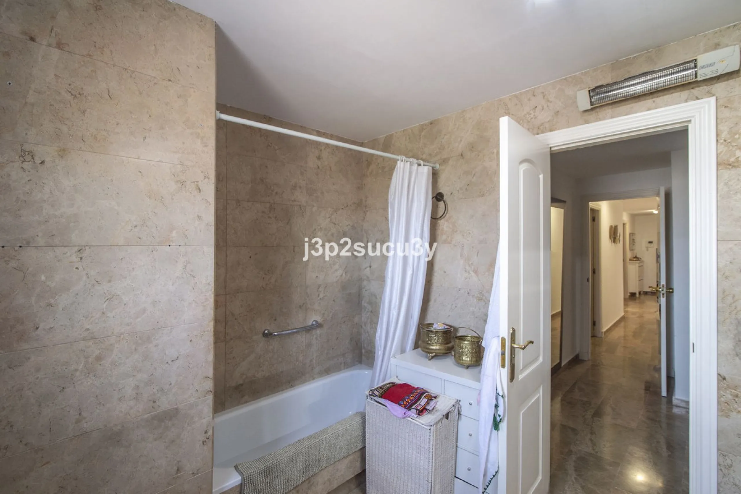 San Pedro de Alcántara: 'Los Almendros', a gated complex that combines elegance, security and quality of life.