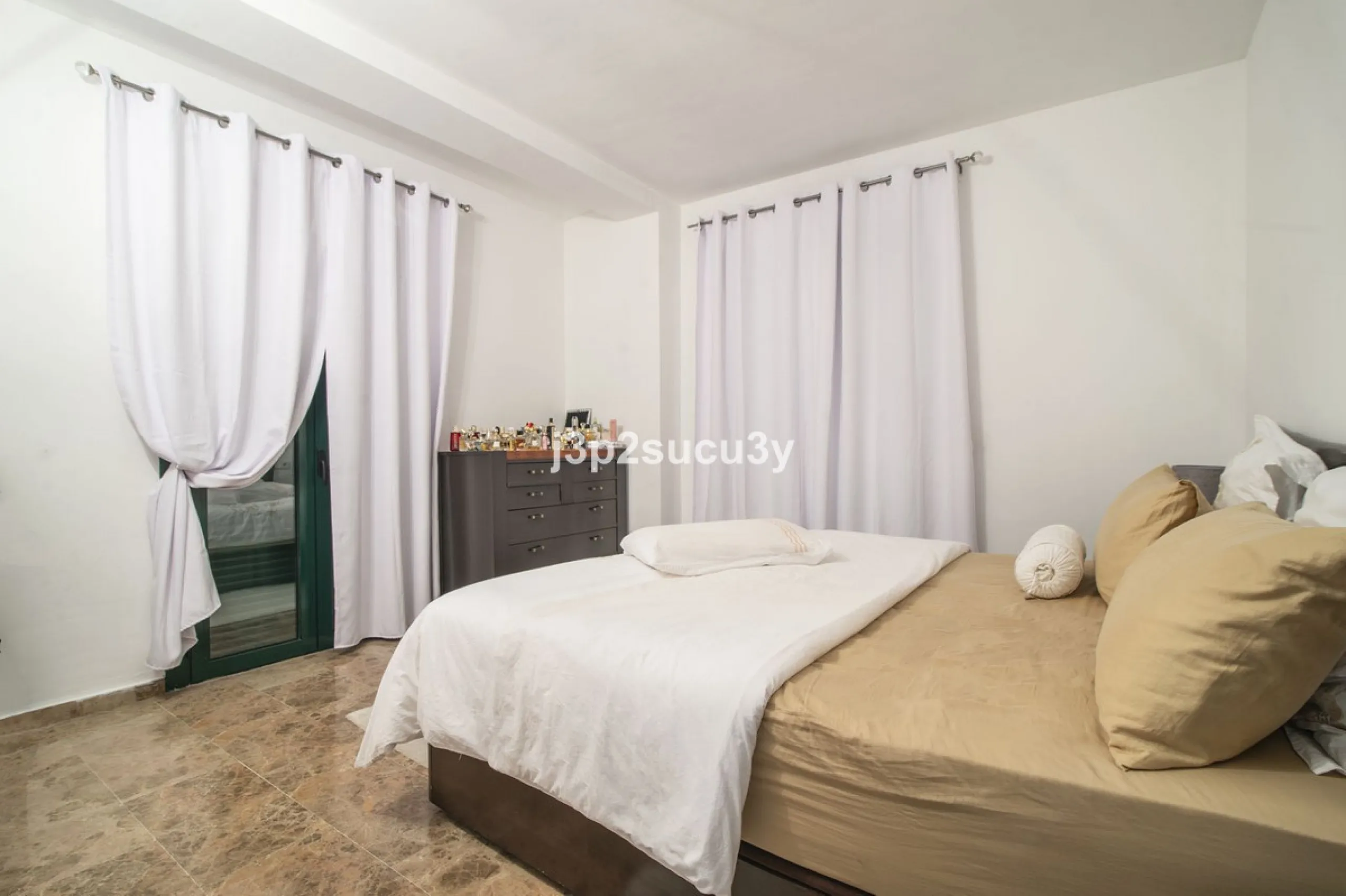 San Pedro de Alcántara: 'Los Almendros', a gated complex that combines elegance, security and quality of life.