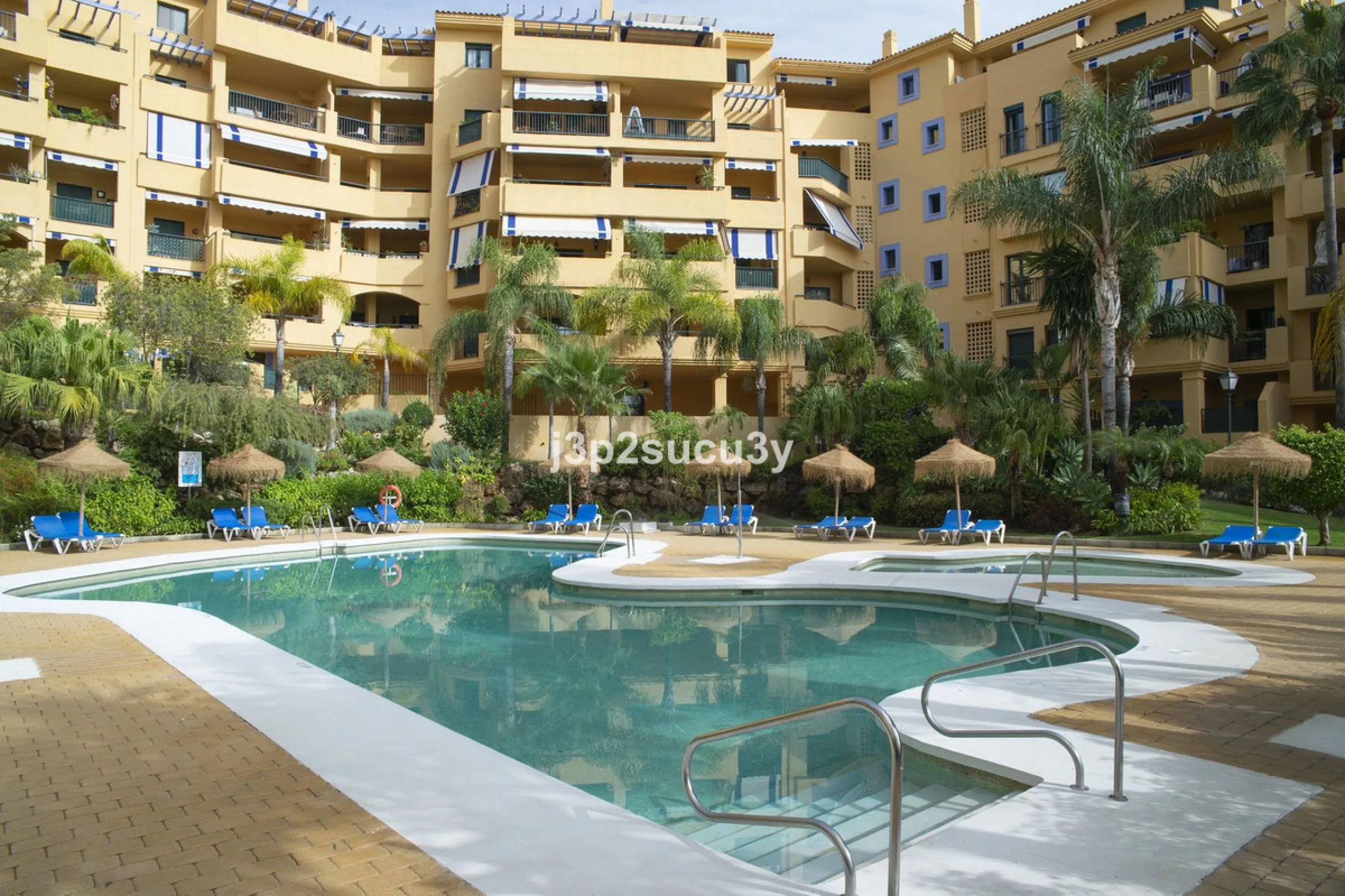 San Pedro de Alcántara: 'Los Almendros', a gated complex that combines elegance, security and quality of life.