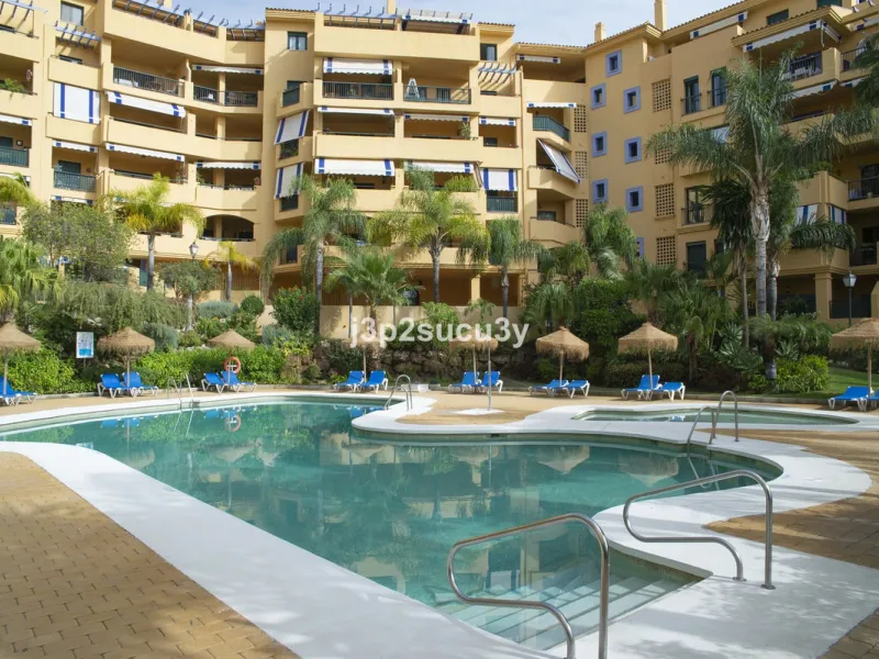 San Pedro de Alcántara: 'Los Almendros', a gated complex that combines elegance, security and quality of life.