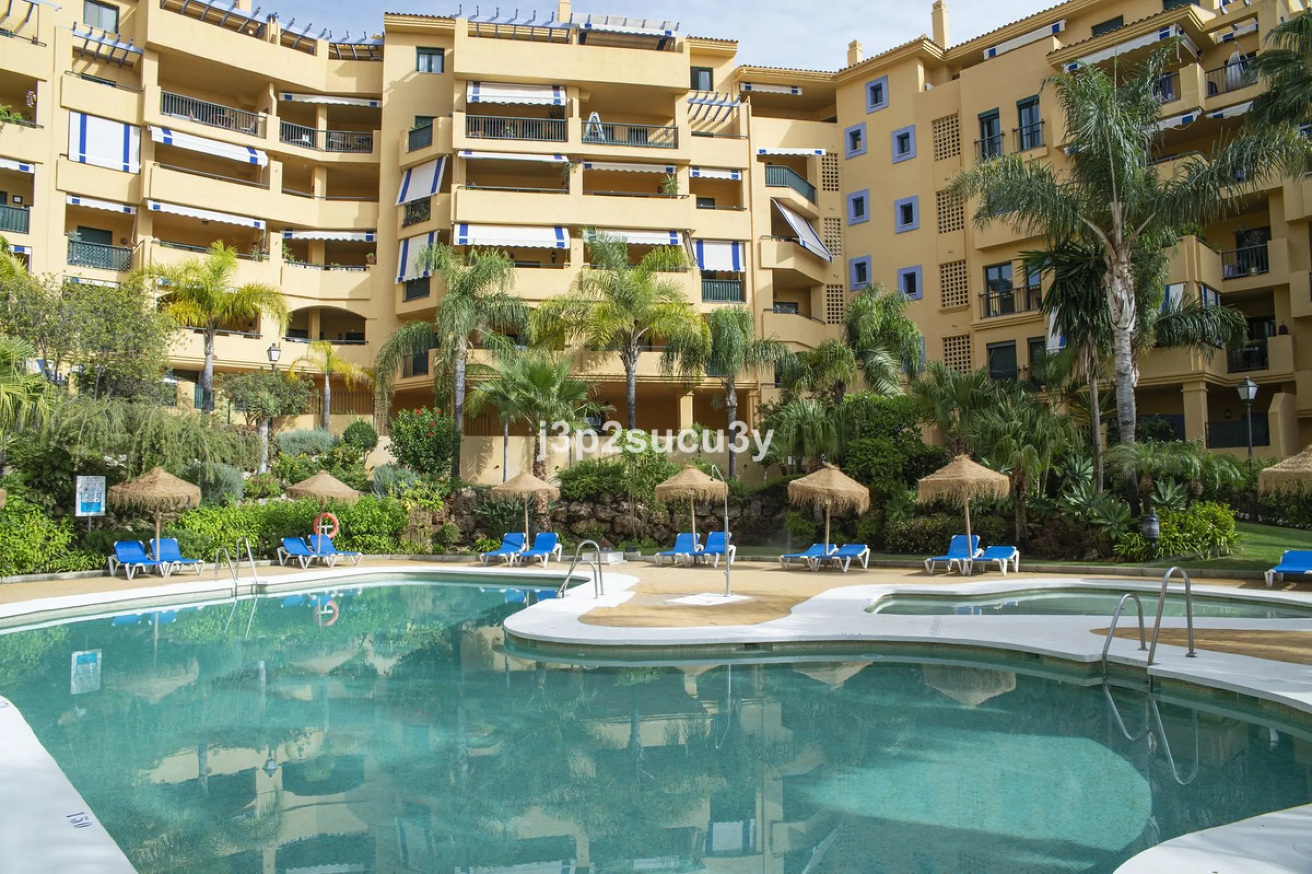 San Pedro de Alcántara: 'Los Almendros', a gated complex that combines elegance, security and quality of life.