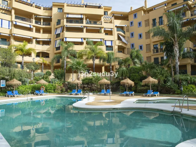 San Pedro de Alcántara: 'Los Almendros', a gated complex that combines elegance, security and quality of life.