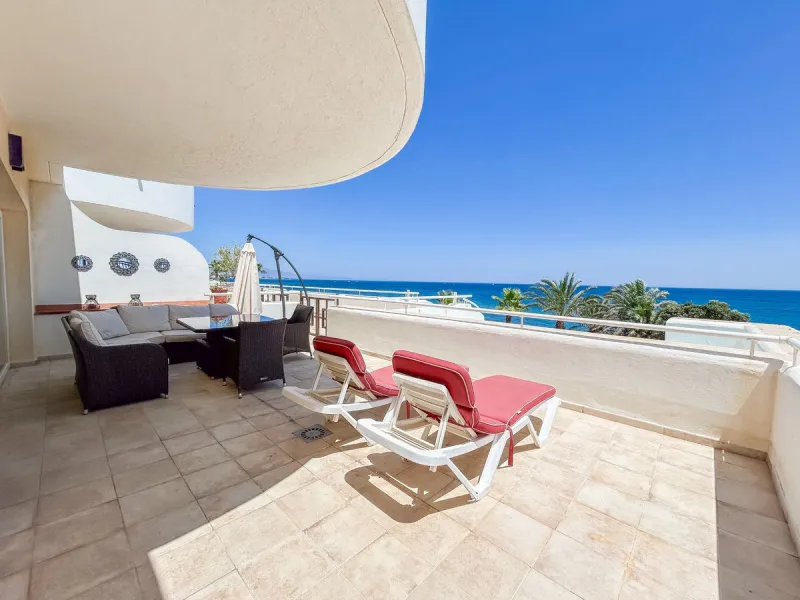 Unique beachfront opportunity located in the sought-after area of Buenas Noches, Estepona, this frontline beach apartment offers direct access to the Mediterranean and uninterrupted panoramic sea views. The property features two spacious bedrooms and two 