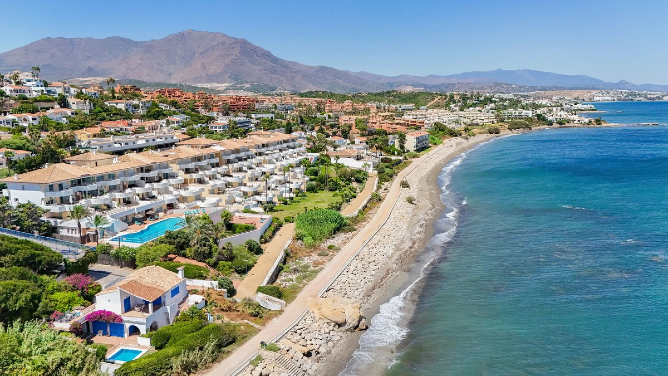 Unique beachfront opportunity located in the sought-after area of Buenas Noches, Estepona, this frontline beach apartment offers direct access to the Mediterranean and uninterrupted panoramic sea views. The property features two spacious bedrooms and two 