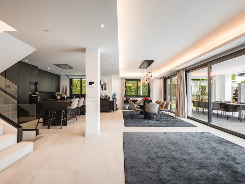 House - Detached Villa в продаже в Marbella, Málaga. В доме 7 спален и 6 ванных комнат. Площадь дома 913 м². Площадь участка 1070 м²