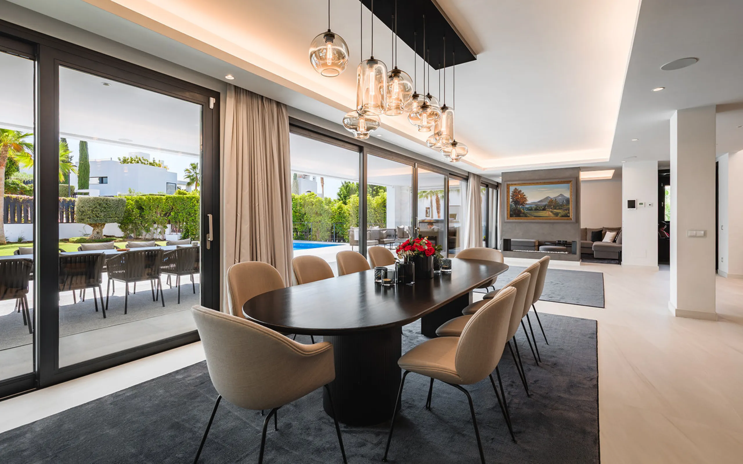 House - Detached Villa в продаже в Marbella, Málaga. В доме 7 спален и 6 ванных комнат. Площадь дома 913 м². Площадь участка 1070 м²