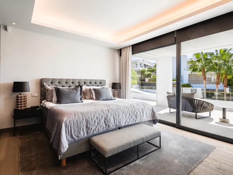 House - Detached Villa в продаже в Marbella, Málaga. В доме 7 спален и 6 ванных комнат. Площадь дома 913 м². Площадь участка 1070 м²