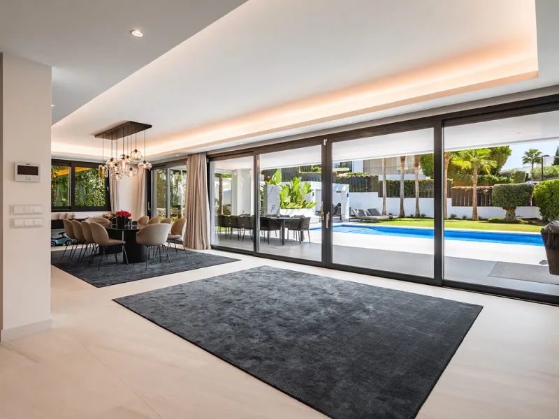 House - Detached Villa в продаже в Marbella, Málaga. В доме 7 спален и 6 ванных комнат. Площадь дома 913 м². Площадь участка 1070 м²
