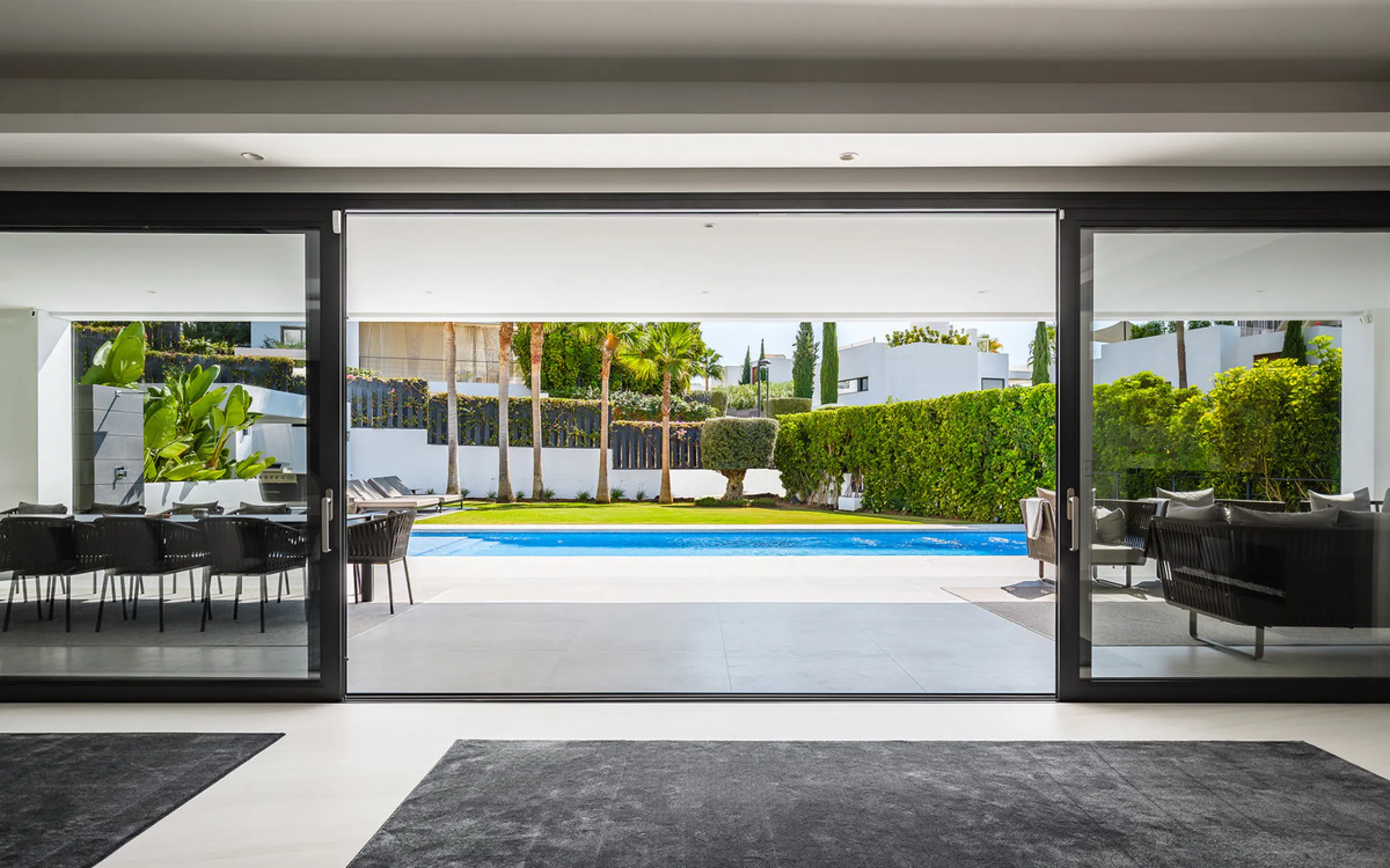 House - Detached Villa в продаже в Marbella, Málaga. В доме 7 спален и 6 ванных комнат. Площадь дома 913 м². Площадь участка 1070 м²