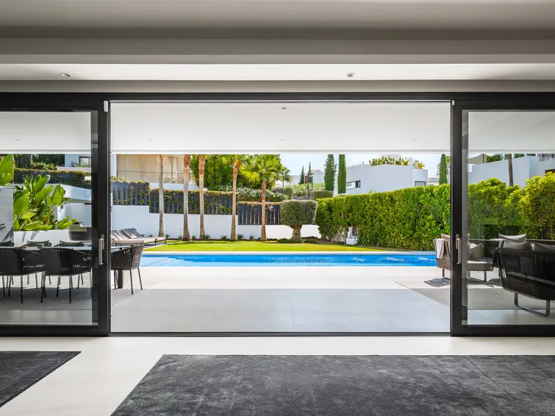 House - Detached Villa в продаже в Marbella, Málaga. В доме 7 спален и 6 ванных комнат. Площадь дома 913 м². Площадь участка 1070 м²