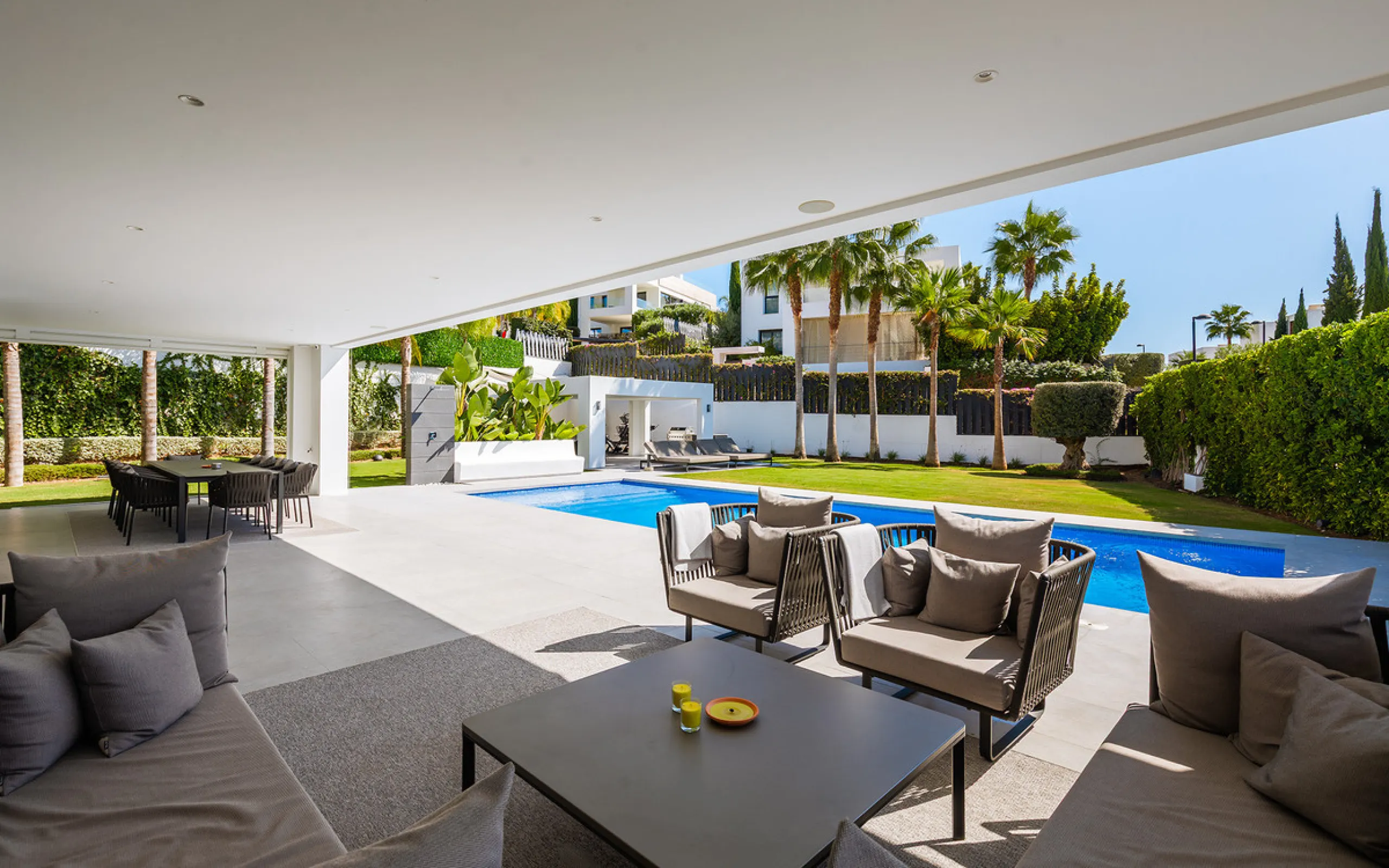 House - Detached Villa в продаже в Marbella, Málaga. В доме 7 спален и 6 ванных комнат. Площадь дома 913 м². Площадь участка 1070 м²