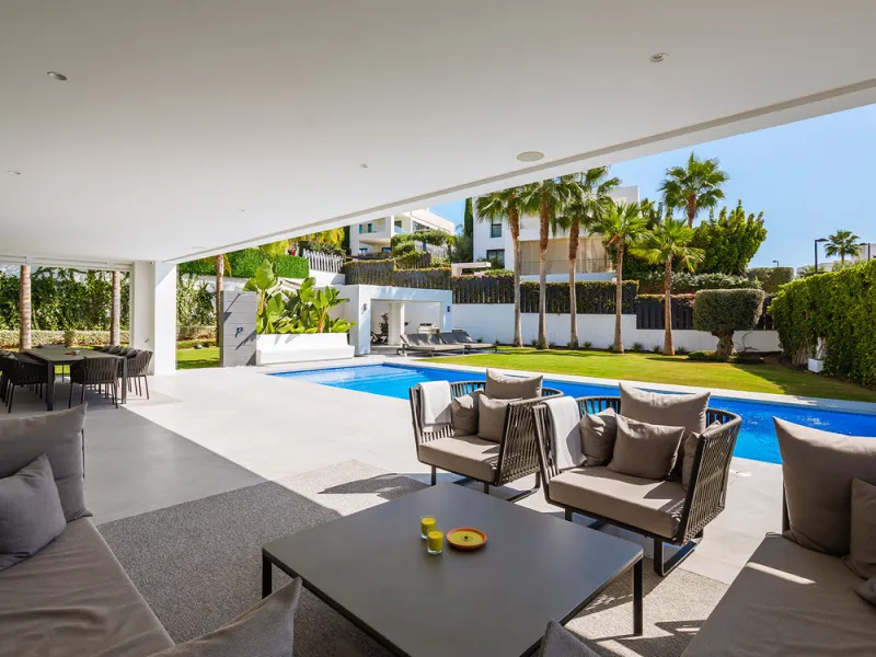 House - Detached Villa в продаже в Marbella, Málaga. В доме 7 спален и 6 ванных комнат. Площадь дома 913 м². Площадь участка 1070 м²