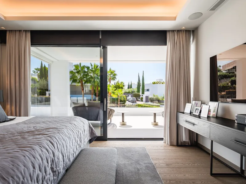 House - Detached Villa в продаже в Marbella, Málaga. В доме 7 спален и 6 ванных комнат. Площадь дома 913 м². Площадь участка 1070 м²