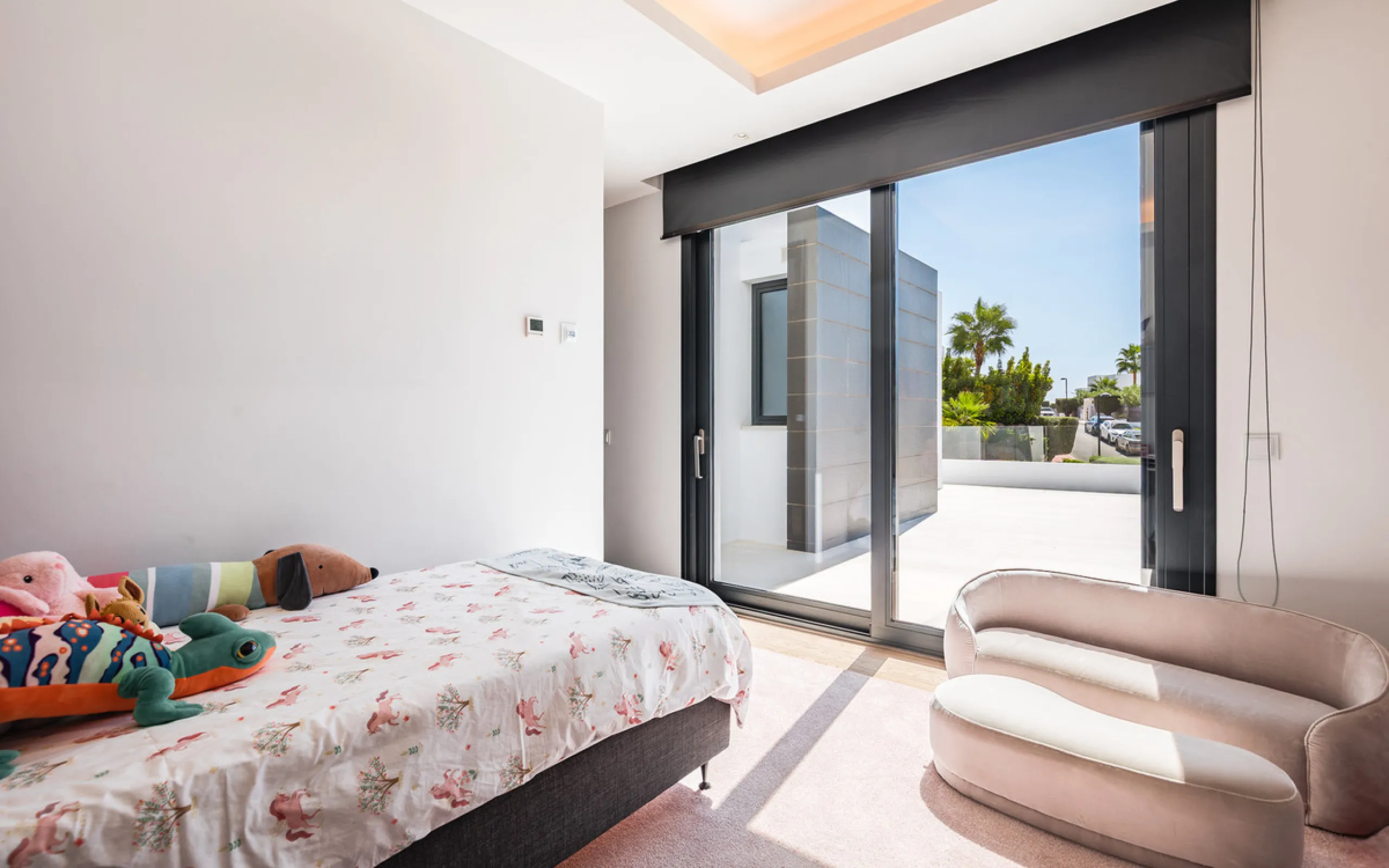House - Detached Villa в продаже в Marbella, Málaga. В доме 7 спален и 6 ванных комнат. Площадь дома 913 м². Площадь участка 1070 м²