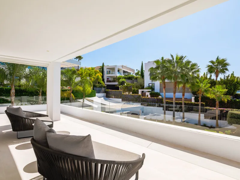 House - Detached Villa в продаже в Marbella, Málaga. В доме 7 спален и 6 ванных комнат. Площадь дома 913 м². Площадь участка 1070 м²