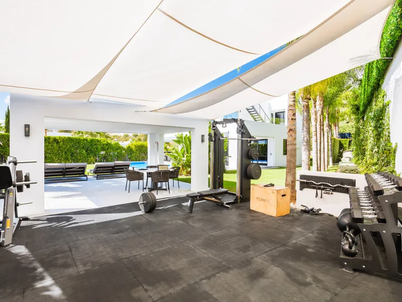 House - Detached Villa в продаже в Marbella, Málaga. В доме 7 спален и 6 ванных комнат. Площадь дома 913 м². Площадь участка 1070 м²