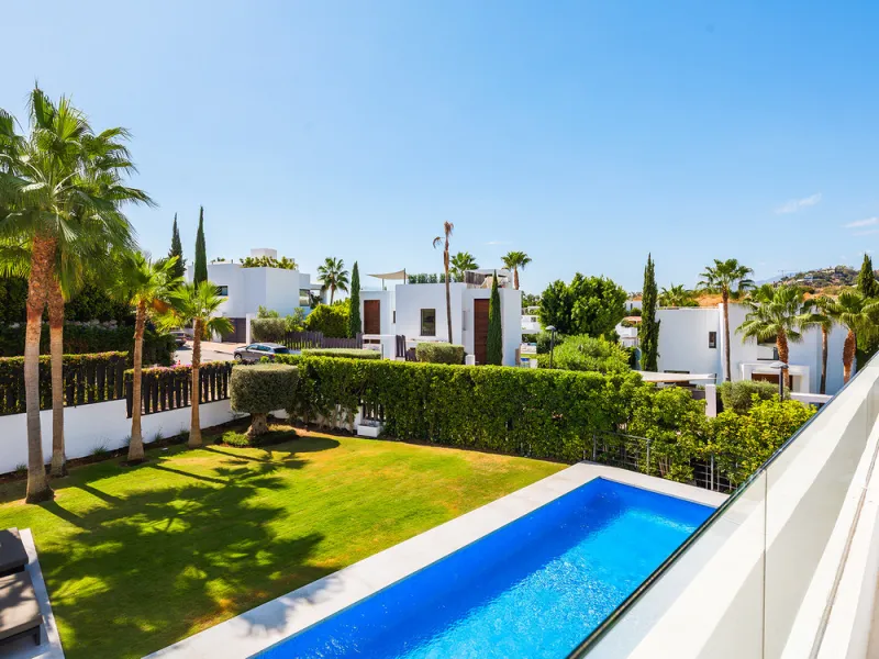 House - Detached Villa в продаже в Marbella, Málaga. В доме 7 спален и 6 ванных комнат. Площадь дома 913 м². Площадь участка 1070 м²