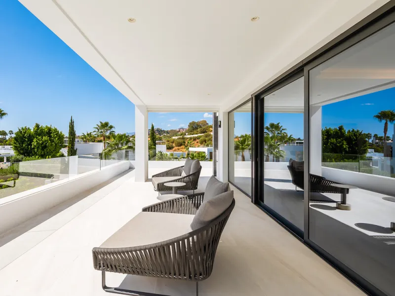 House - Detached Villa в продаже в Marbella, Málaga. В доме 7 спален и 6 ванных комнат. Площадь дома 913 м². Площадь участка 1070 м²