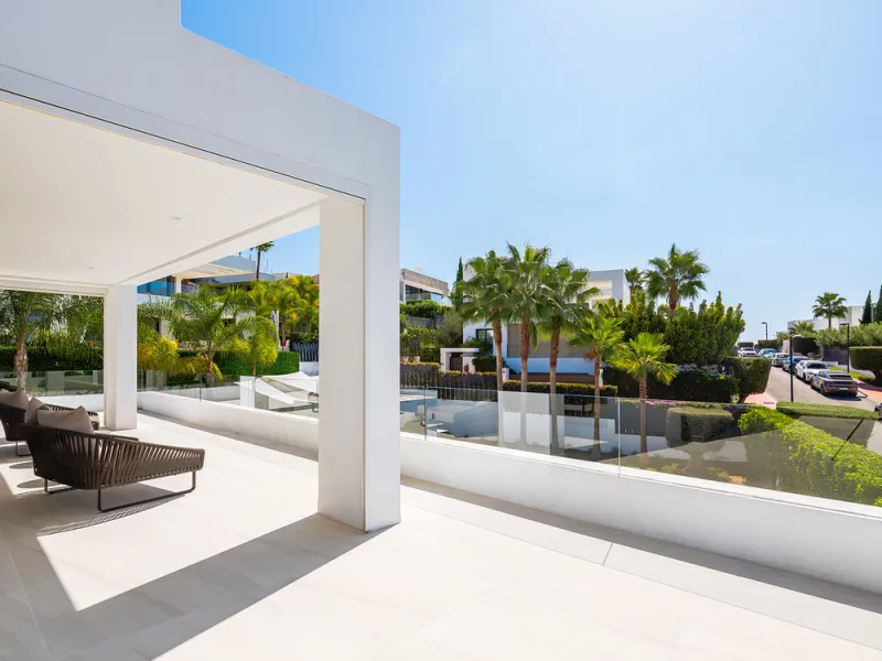 House - Detached Villa в продаже в Marbella, Málaga. В доме 7 спален и 6 ванных комнат. Площадь дома 913 м². Площадь участка 1070 м²