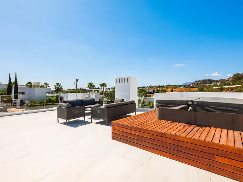 House - Detached Villa в продаже в Marbella, Málaga. В доме 7 спален и 6 ванных комнат. Площадь дома 913 м². Площадь участка 1070 м²
