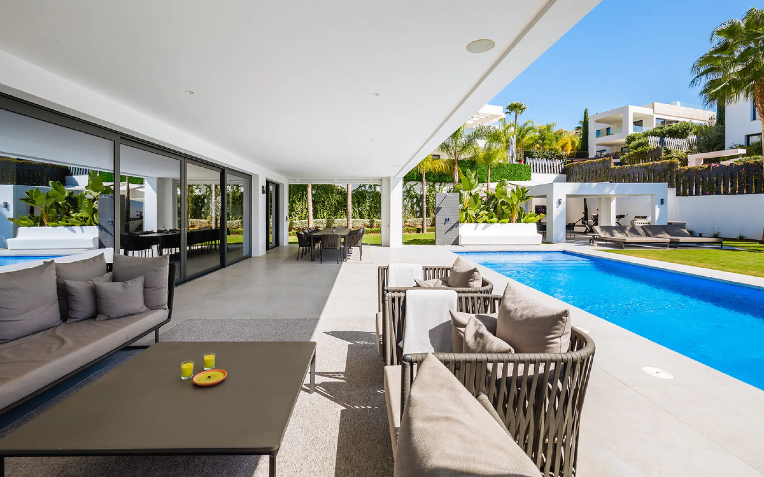 House - Detached Villa в продаже в Marbella, Málaga. В доме 7 спален и 6 ванных комнат. Площадь дома 913 м². Площадь участка 1070 м²