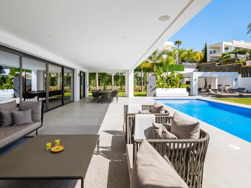 House - Detached Villa в продаже в Marbella, Málaga. В доме 7 спален и 6 ванных комнат. Площадь дома 913 м². Площадь участка 1070 м²