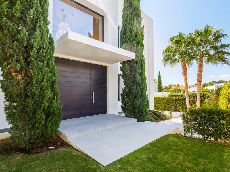 House - Detached Villa в продаже в Marbella, Málaga. В доме 7 спален и 6 ванных комнат. Площадь дома 913 м². Площадь участка 1070 м²