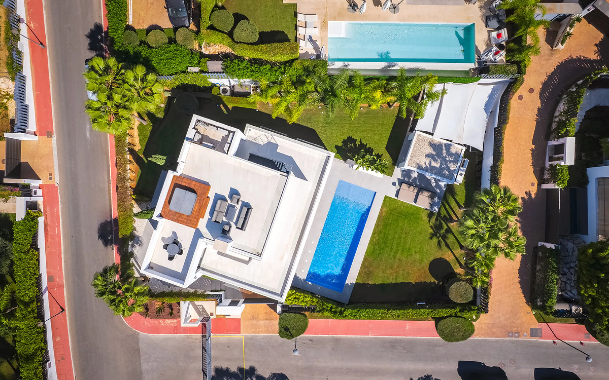 House - Detached Villa в продаже в Marbella, Málaga. В доме 7 спален и 6 ванных комнат. Площадь дома 913 м². Площадь участка 1070 м²