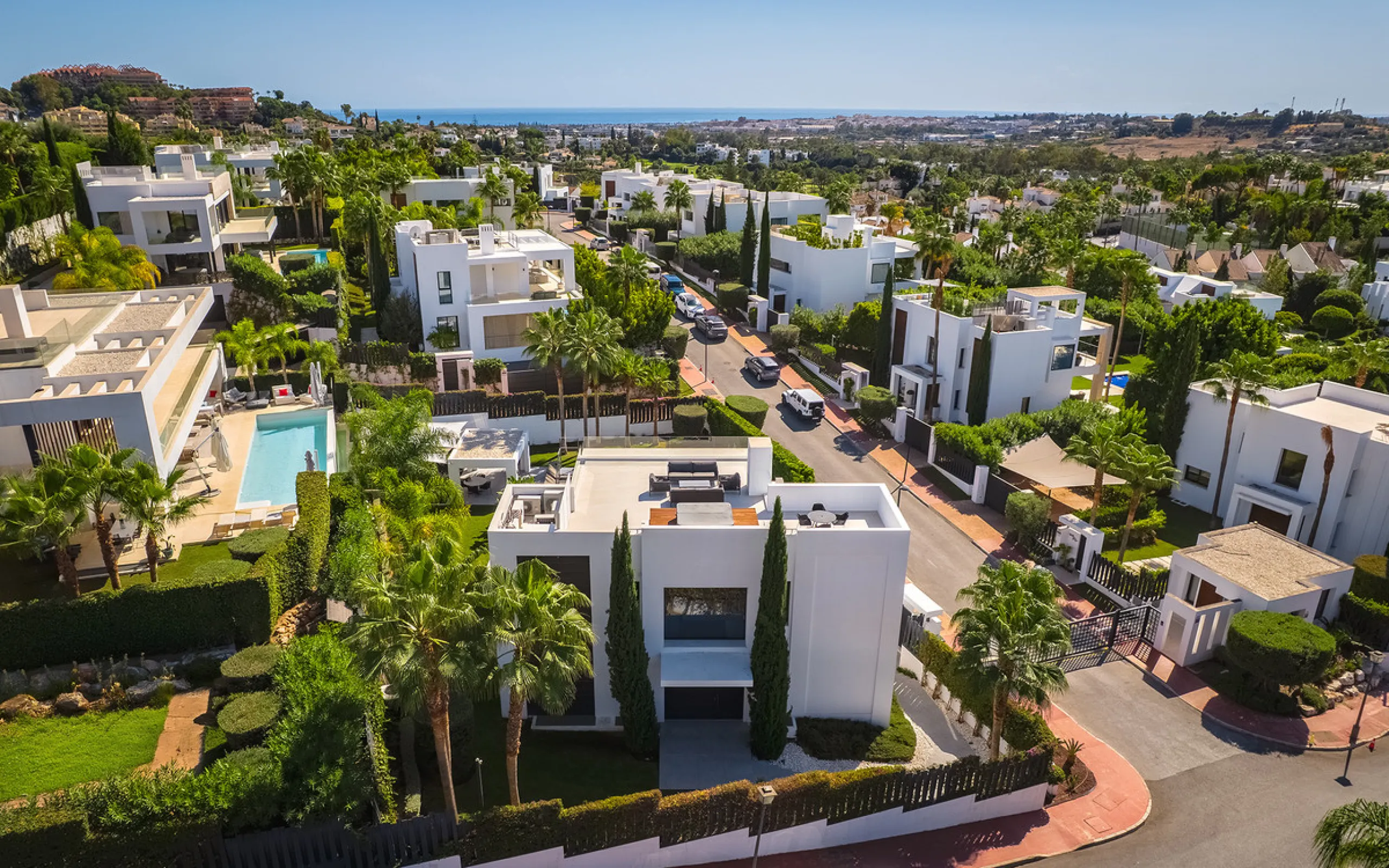 House - Detached Villa в продаже в Marbella, Málaga. В доме 7 спален и 6 ванных комнат. Площадь дома 913 м². Площадь участка 1070 м²