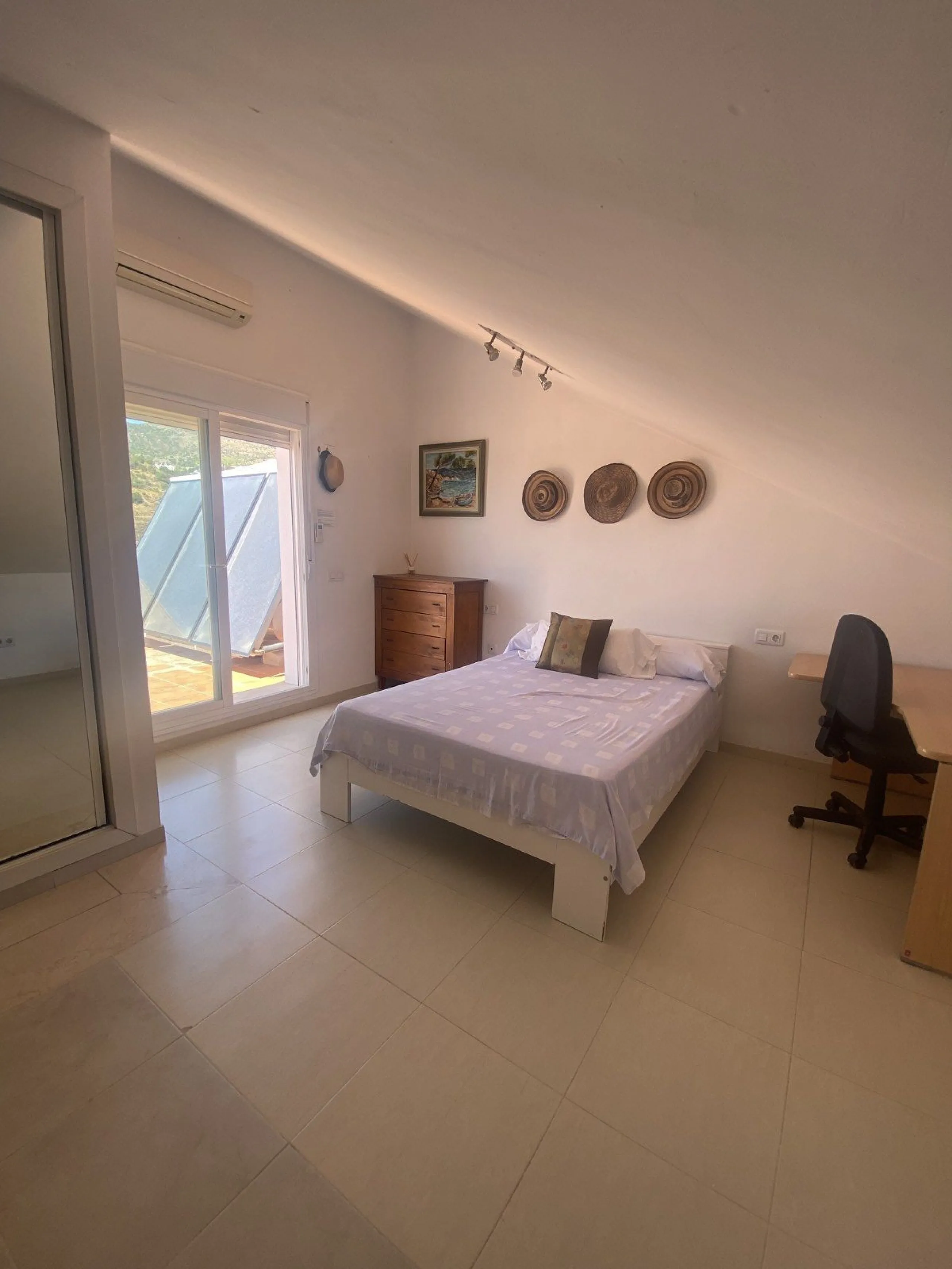 Huge price reduction! Excellent 3/4 Bedroom Duplex Penthouse with Solarium in Torrequebrada, Benalmadena! NOW €488,000!
