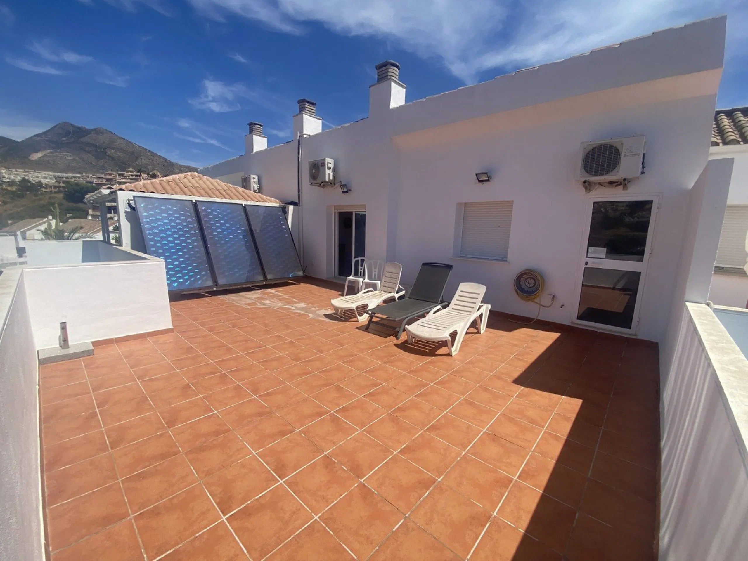 Huge price reduction! Excellent 3/4 Bedroom Duplex Penthouse with Solarium in Torrequebrada, Benalmadena! NOW €488,000!