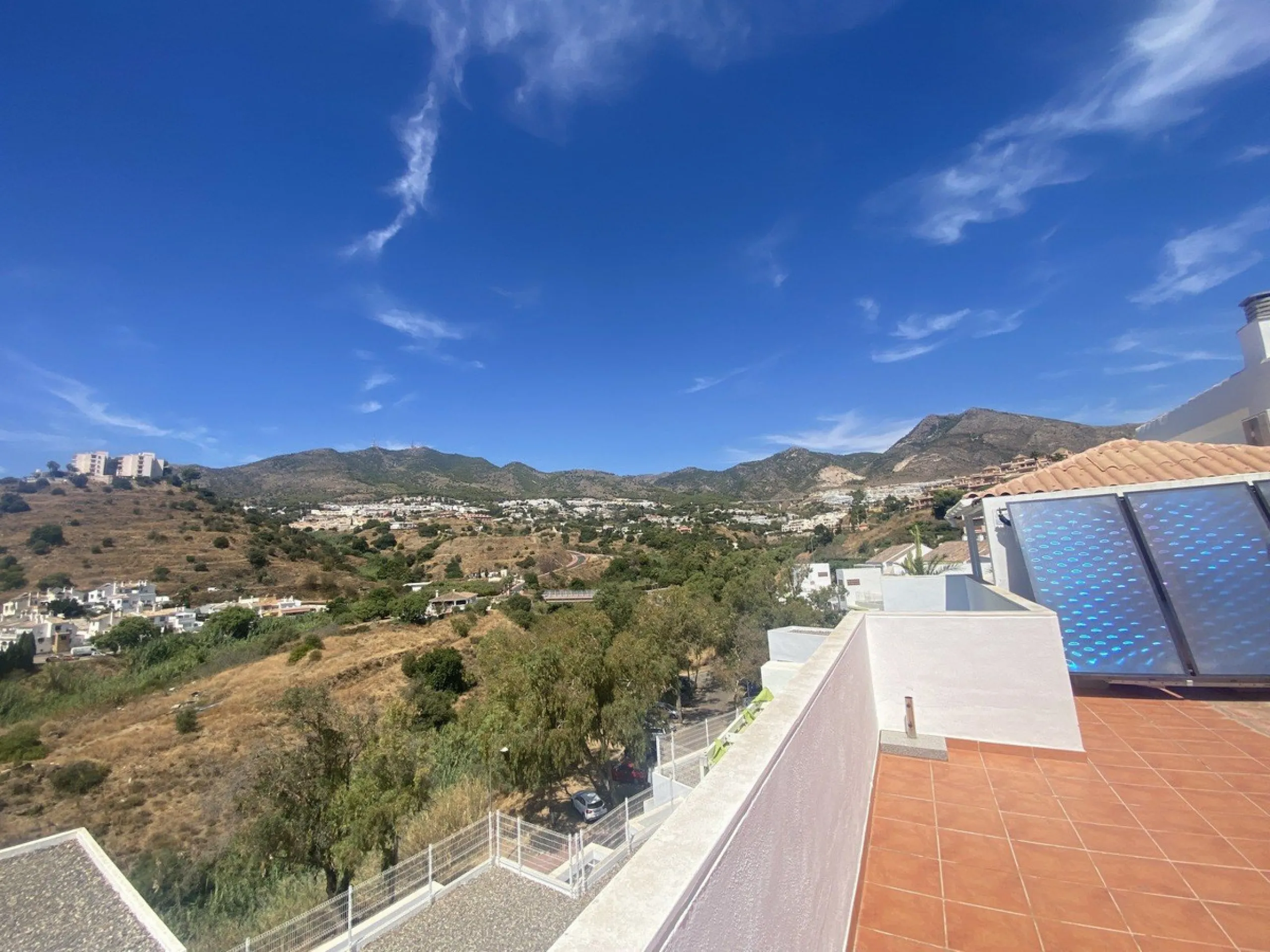 Huge price reduction! Excellent 3/4 Bedroom Duplex Penthouse with Solarium in Torrequebrada, Benalmadena! NOW €488,000!