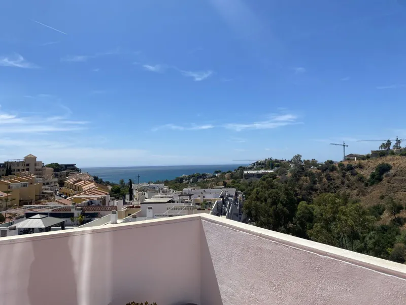 Huge price reduction! Excellent 3/4 Bedroom Duplex Penthouse with Solarium in Torrequebrada, Benalmadena! NOW €488,000!
