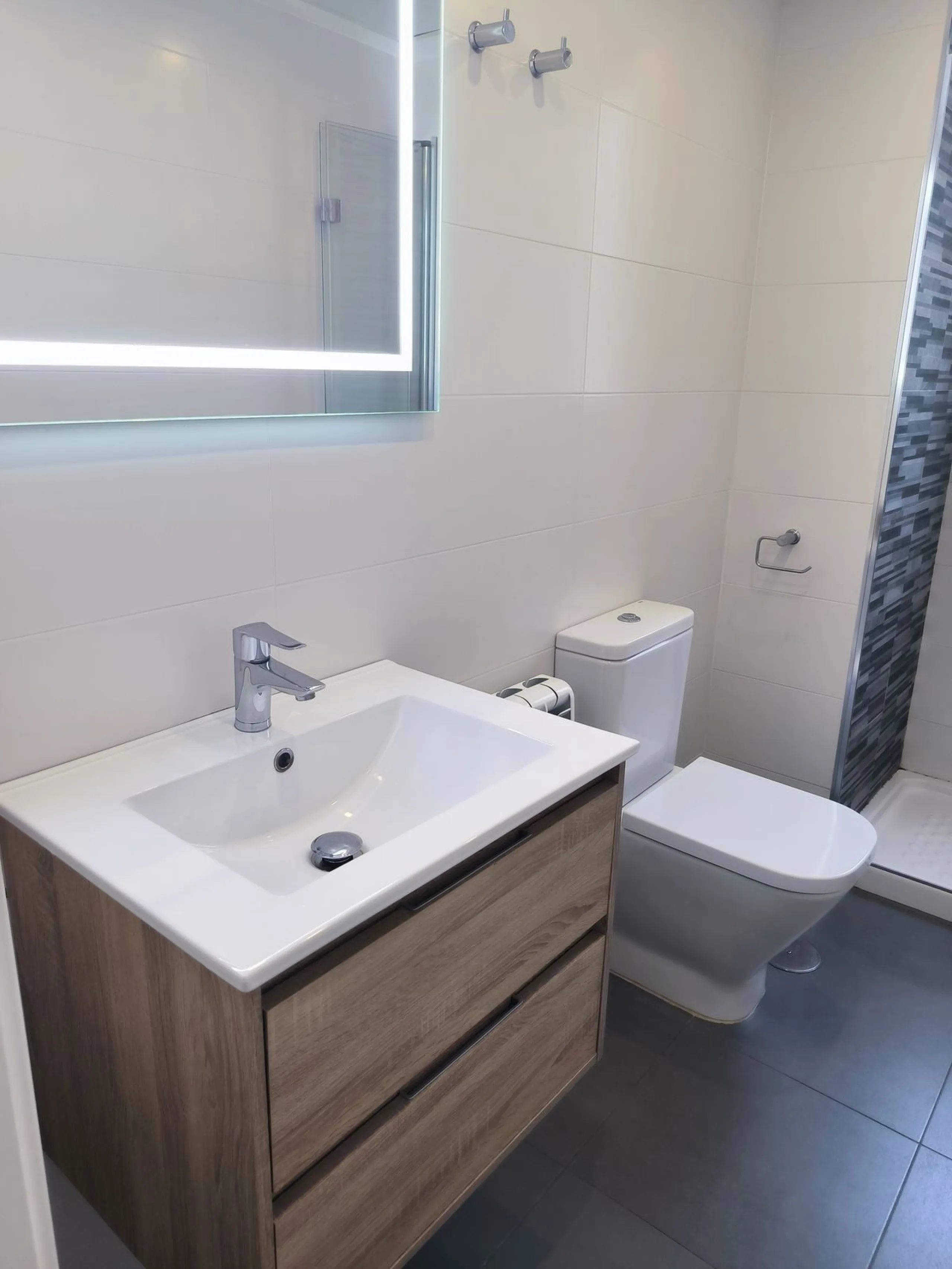 Modern Penthouse with Panoramic Views, Private Solarium and EV Charging – Estepona Center
