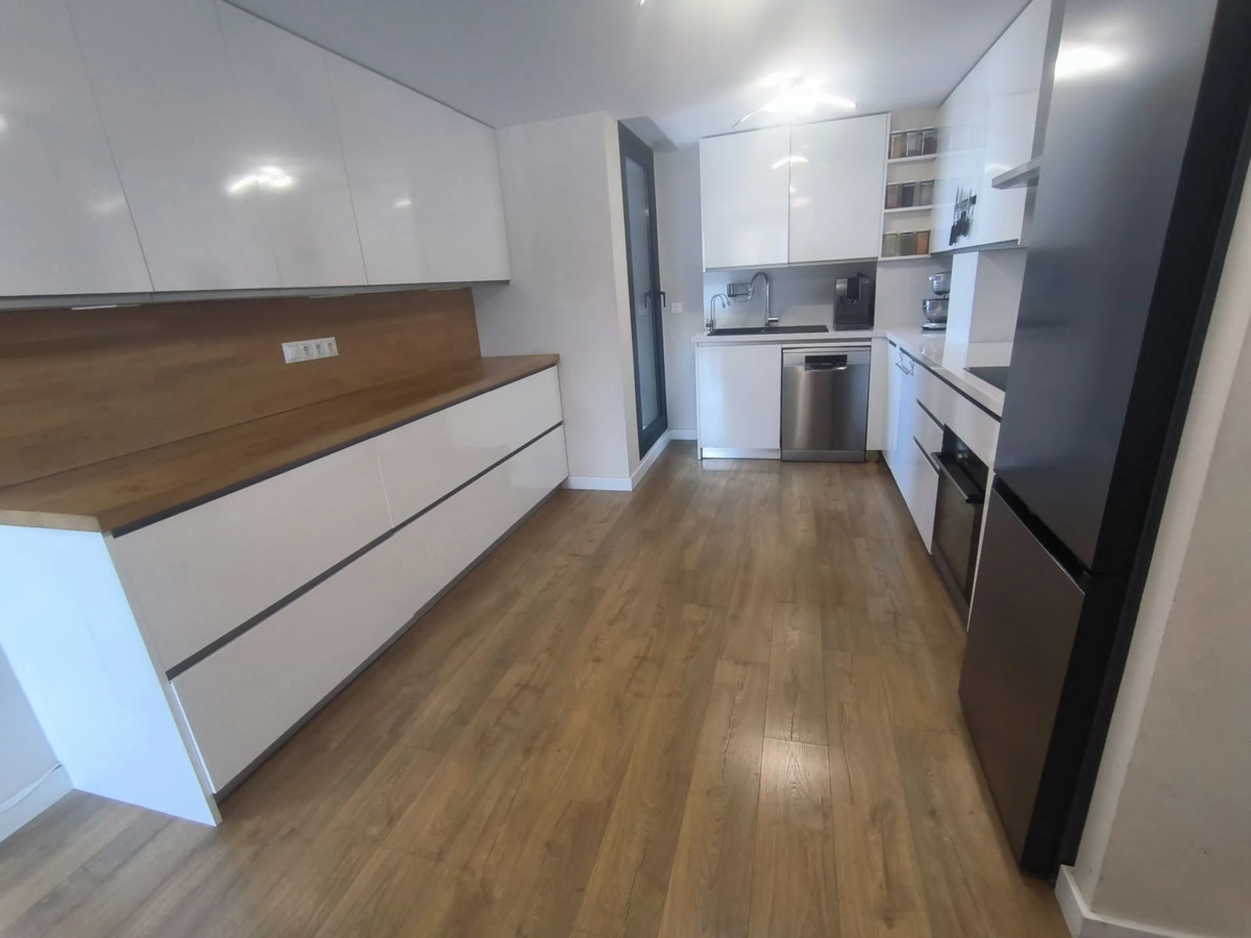Modern Penthouse with Panoramic Views, Private Solarium and EV Charging – Estepona Center
