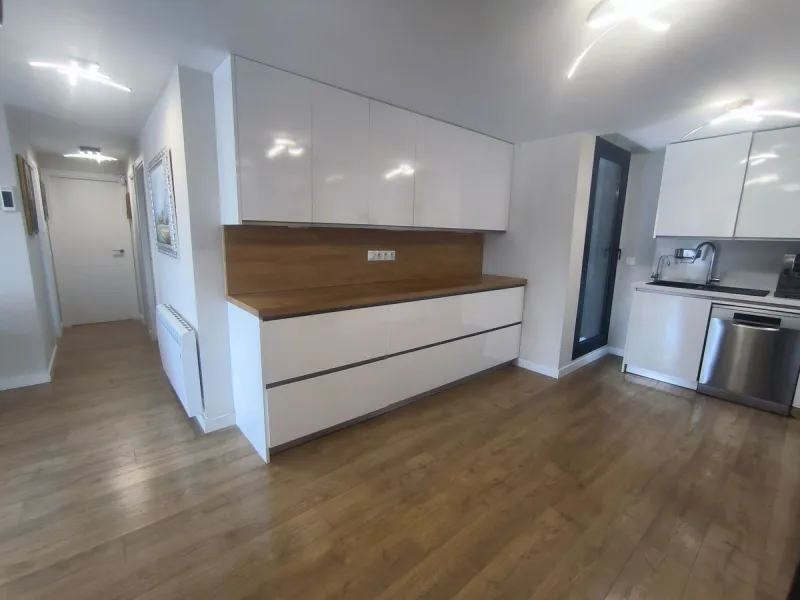 Modern Penthouse with Panoramic Views, Private Solarium and EV Charging – Estepona Center