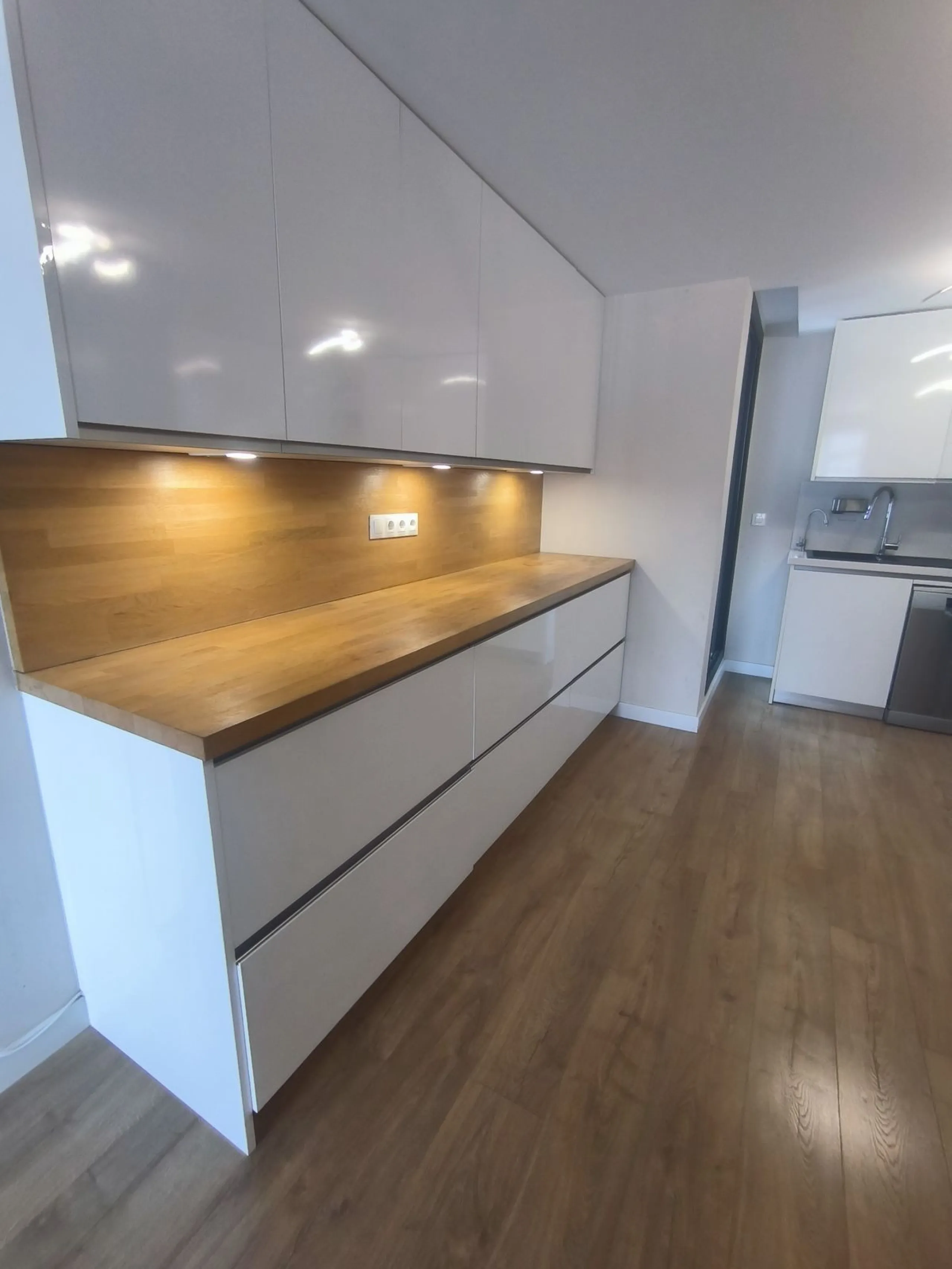 Modern Penthouse with Panoramic Views, Private Solarium and EV Charging – Estepona Center