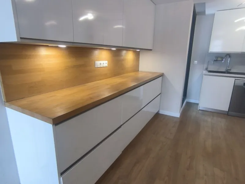Modern Penthouse with Panoramic Views, Private Solarium and EV Charging – Estepona Center