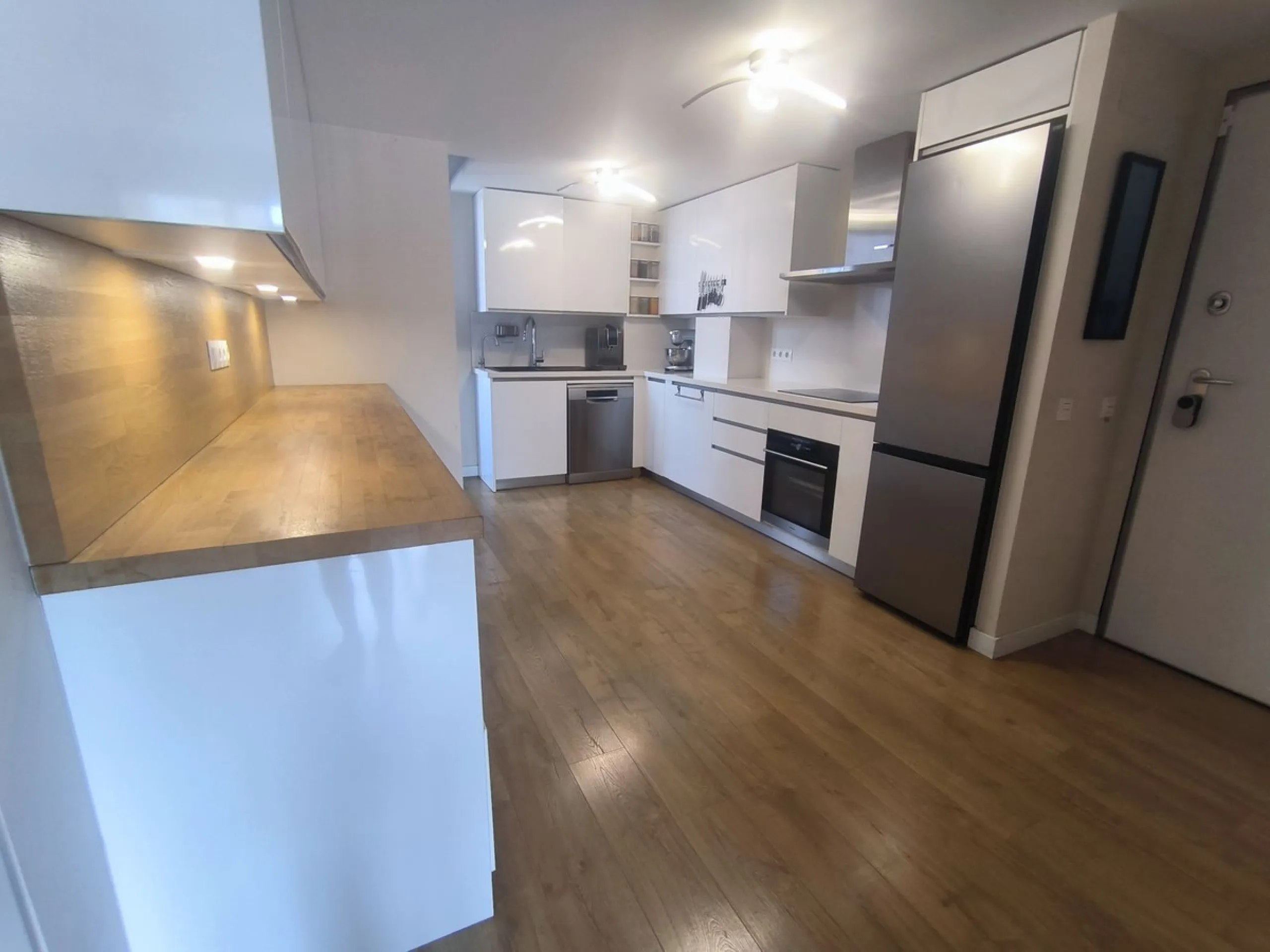 Modern Penthouse with Panoramic Views, Private Solarium and EV Charging – Estepona Center