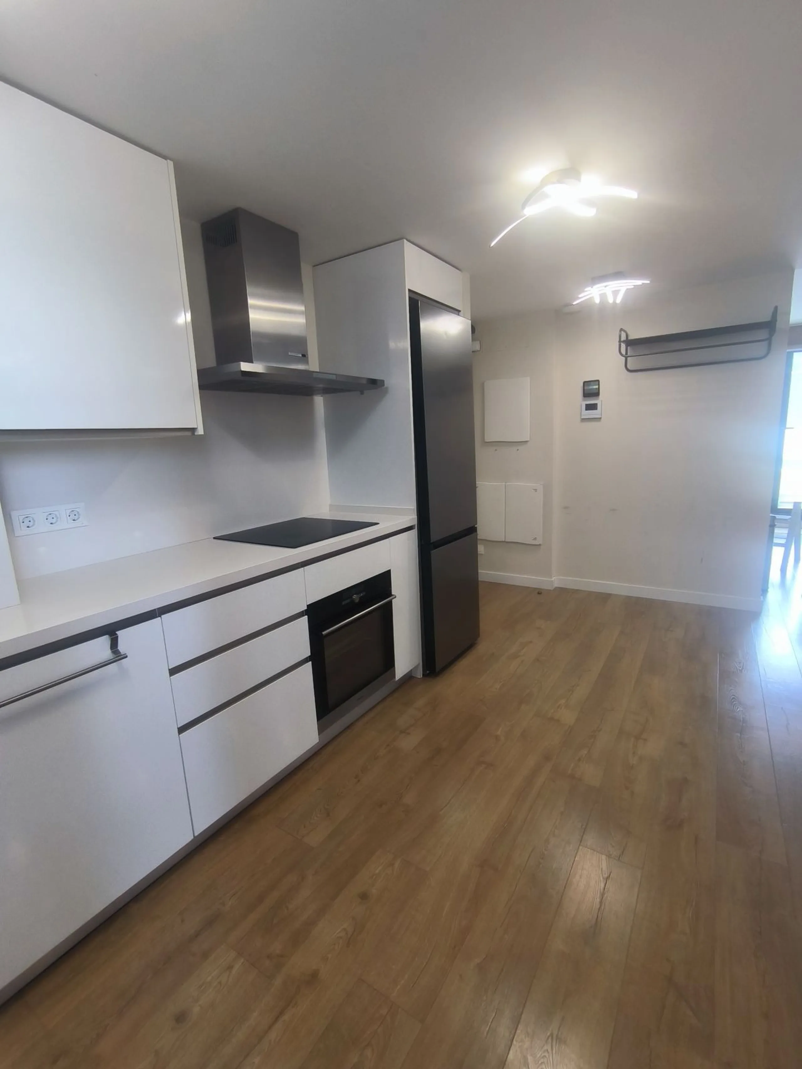 Modern Penthouse with Panoramic Views, Private Solarium and EV Charging – Estepona Center