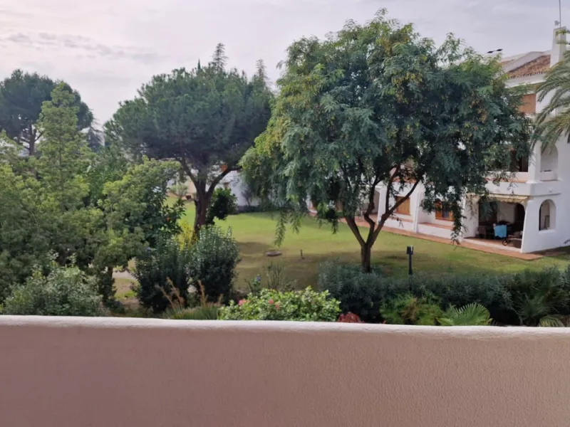 Apartment - Middle Floor Apartment в продаже в Marbella, Málaga. В доме 2 спален и 2 ванных комнат. Площадь дома 120 м²