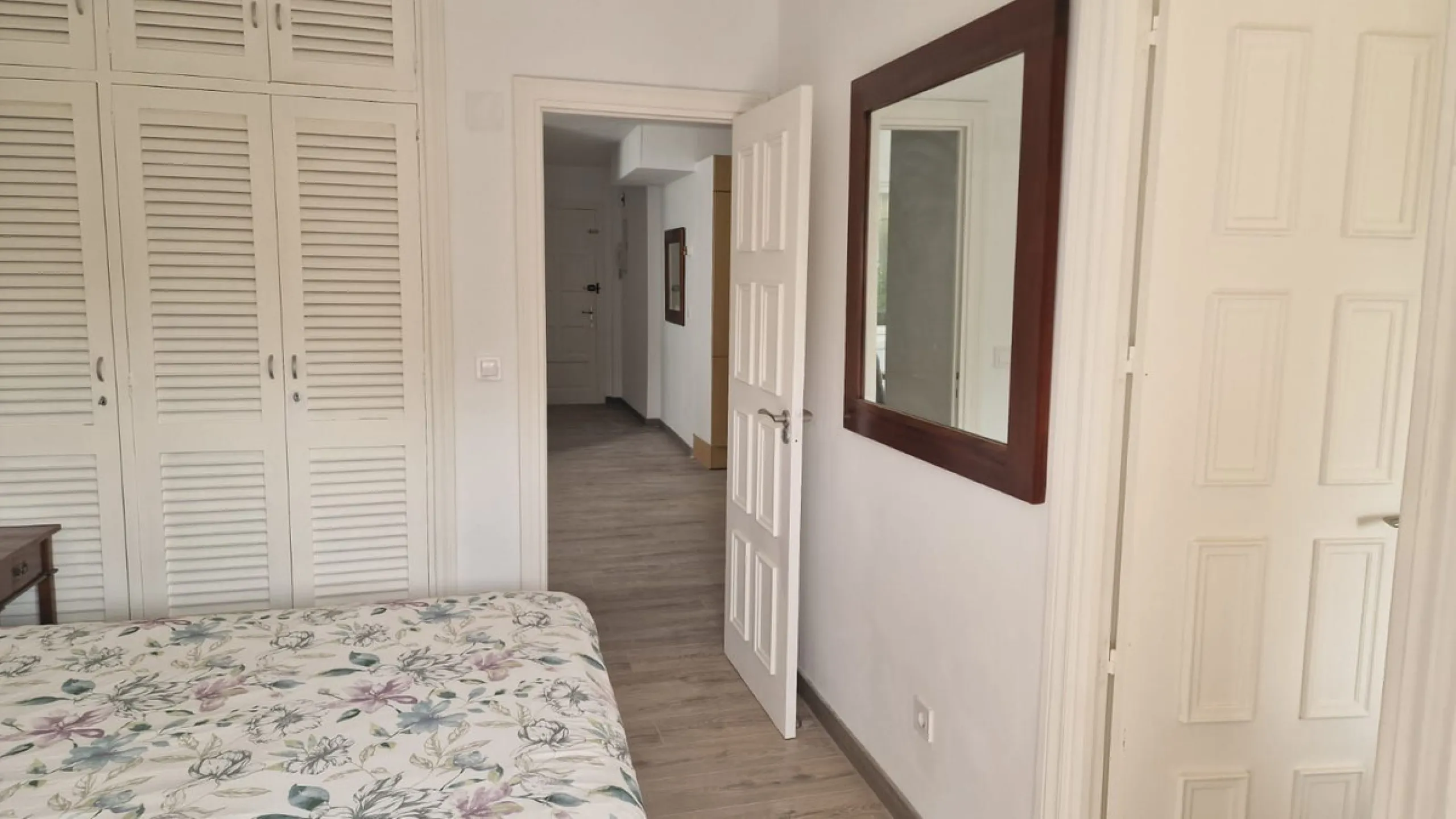 Apartment - Middle Floor Apartment в продаже в Marbella, Málaga. В доме 2 спален и 2 ванных комнат. Площадь дома 120 м²