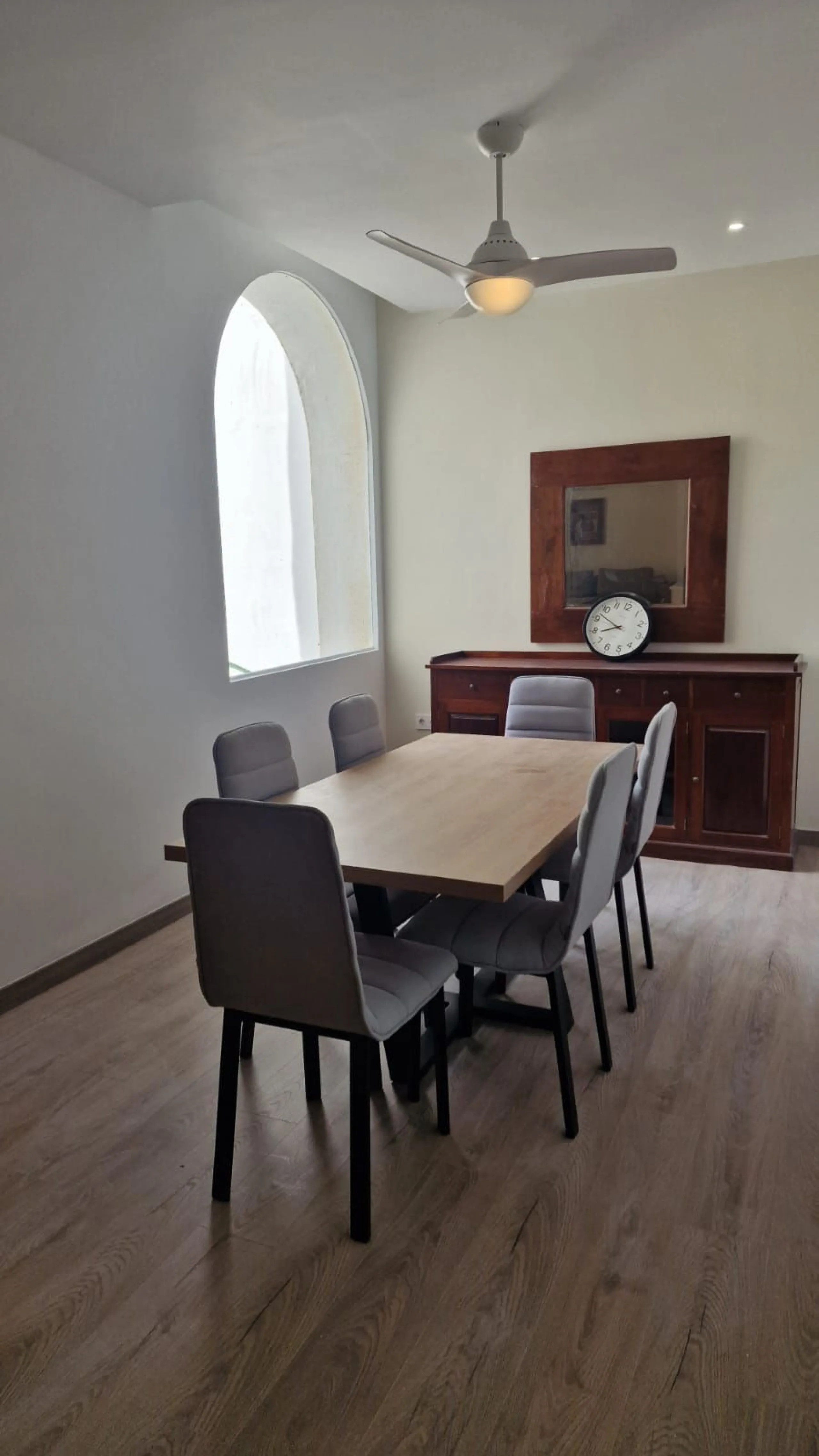 Apartment - Middle Floor Apartment в продаже в Marbella, Málaga. В доме 2 спален и 2 ванных комнат. Площадь дома 120 м²