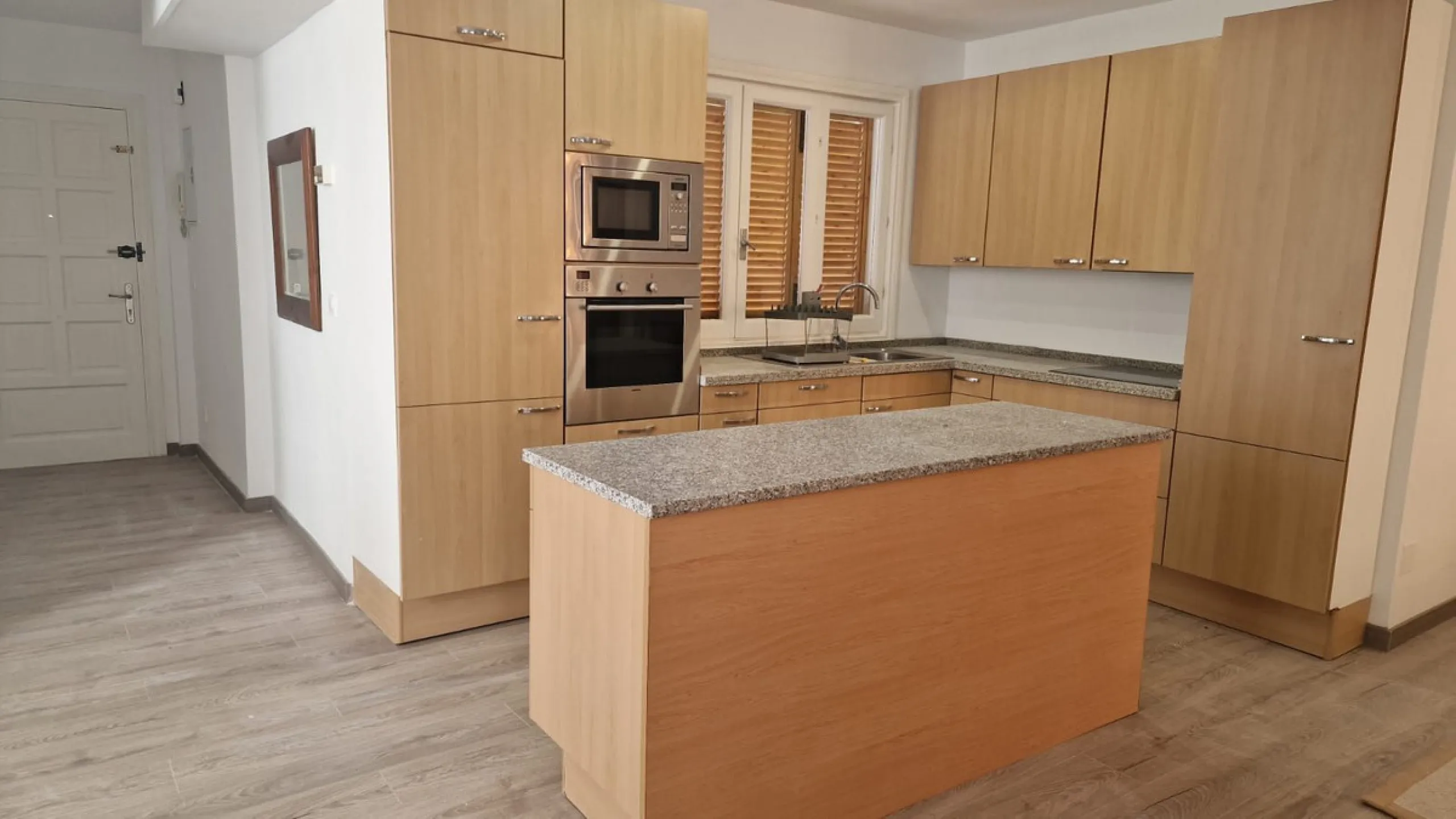 Apartment - Middle Floor Apartment в продаже в Marbella, Málaga. В доме 2 спален и 2 ванных комнат. Площадь дома 120 м²
